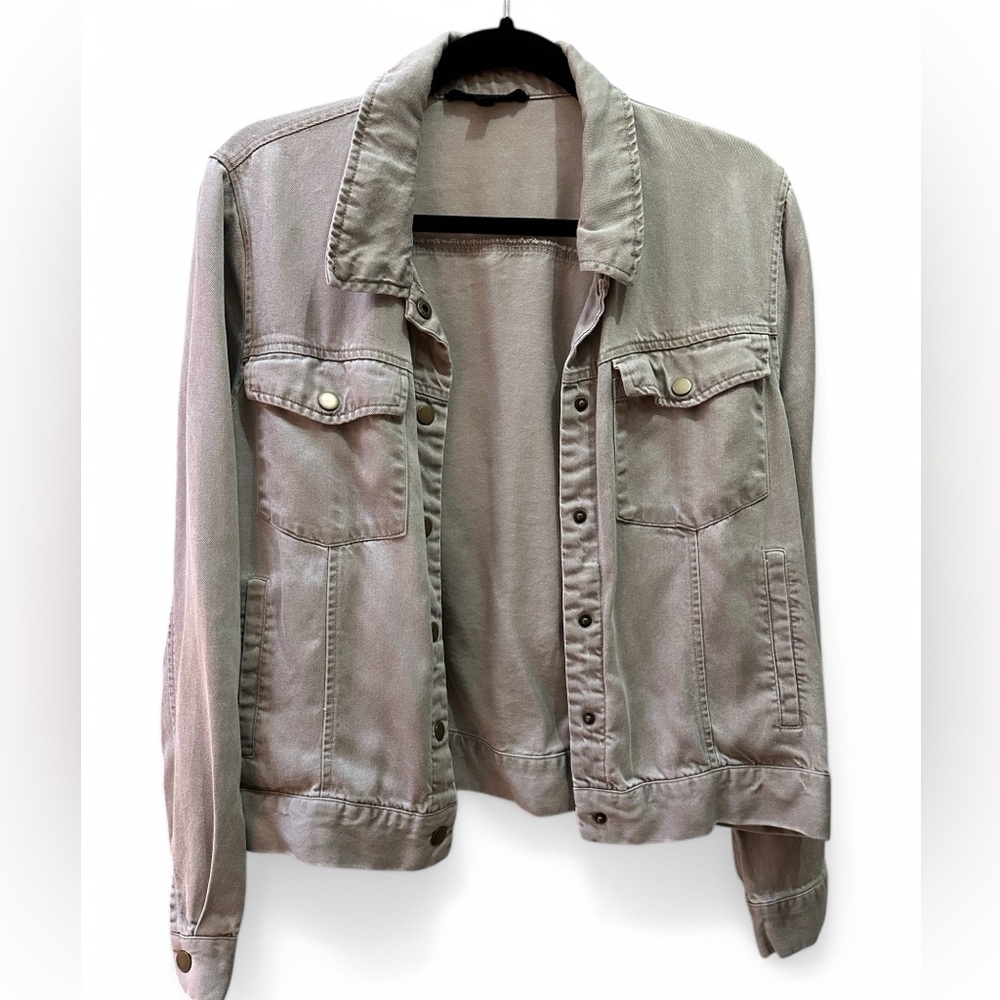 Jane & Delancey soft lyocell jean trucker jacket. Sz. L Light tan beige